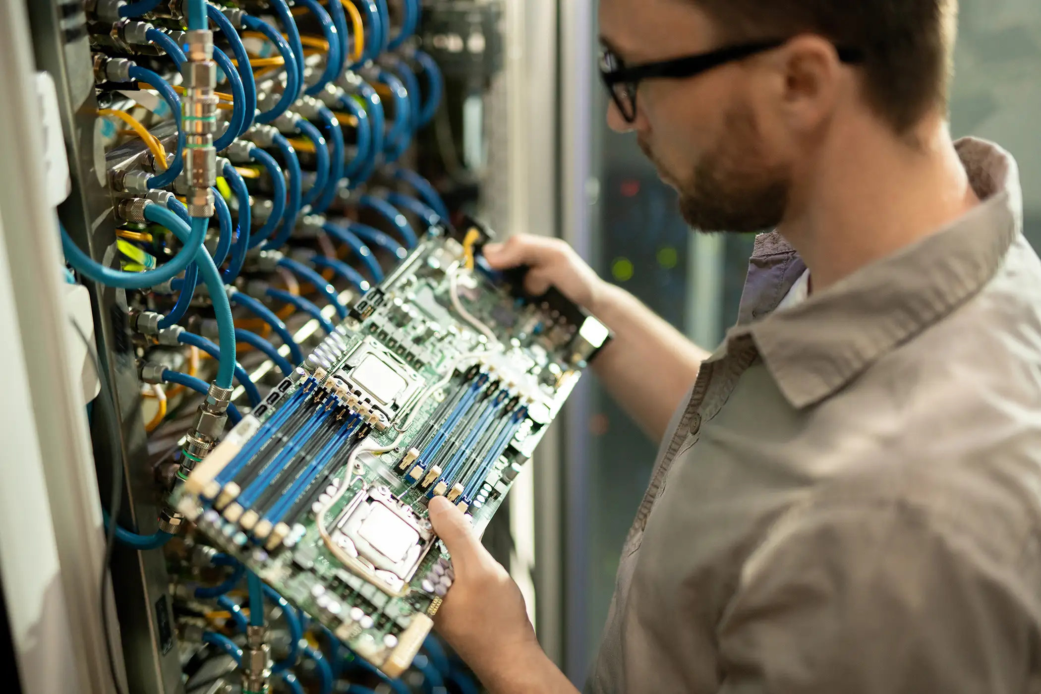 multi-location technology installation for nationwide IT deployment services and large-scale IT hardware refresh projects