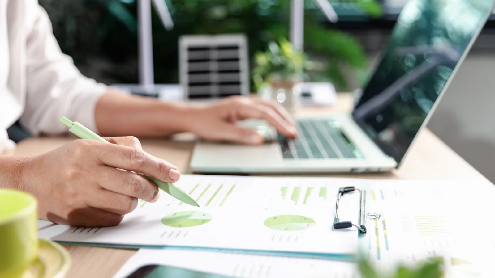 Business technology services for IT asset lifecycle planning, refresh timing, and asset visibility