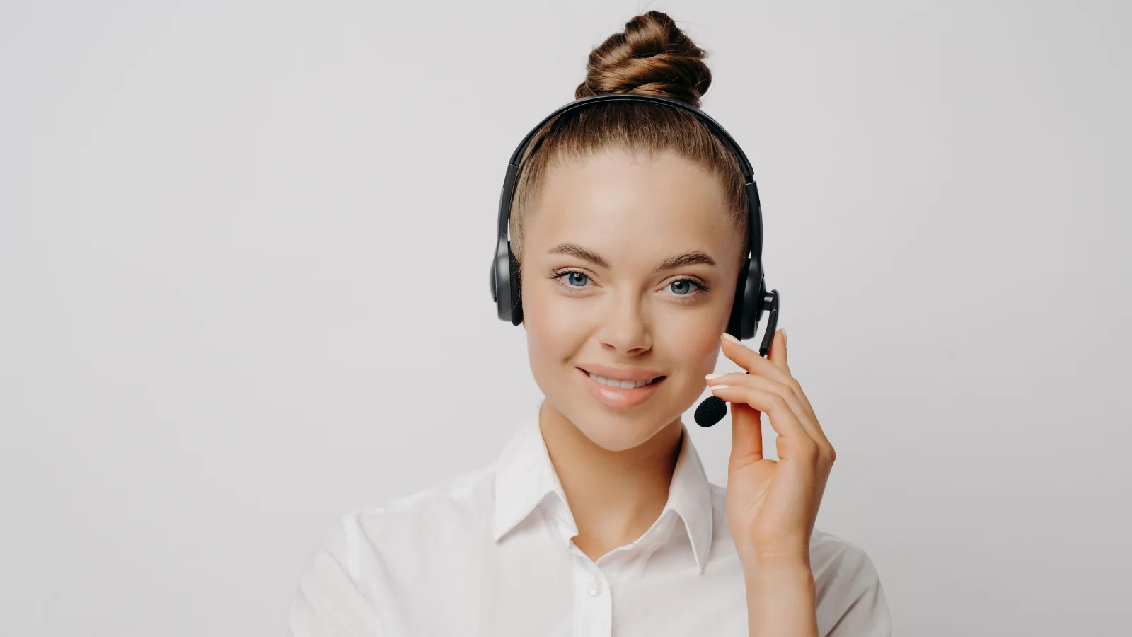 Business IT services support specialist reviewing managed operations, endpoint care, and user support